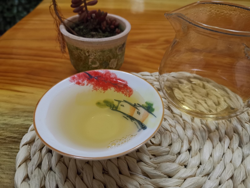 傣族竹筒茶图片